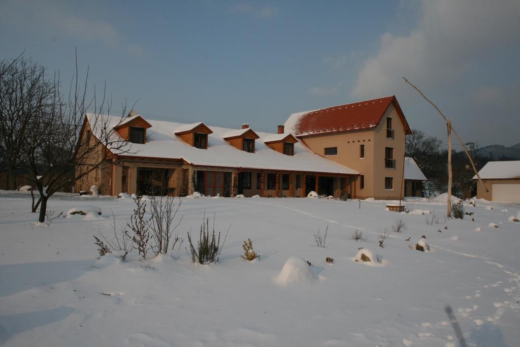 Malomdulo Farmhaz Guest House Pilisborosjeno Exterior photo